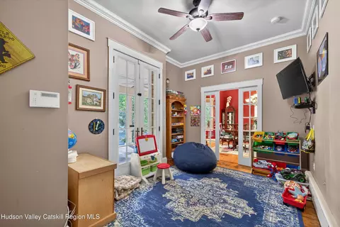 Entry Way - 34 Sycamore Dr, Wallkill, NY 12589 photo 2 of 4