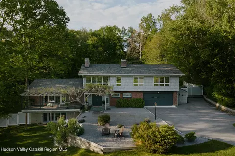18 Scenic Dr, Hyde Park, NY 12538