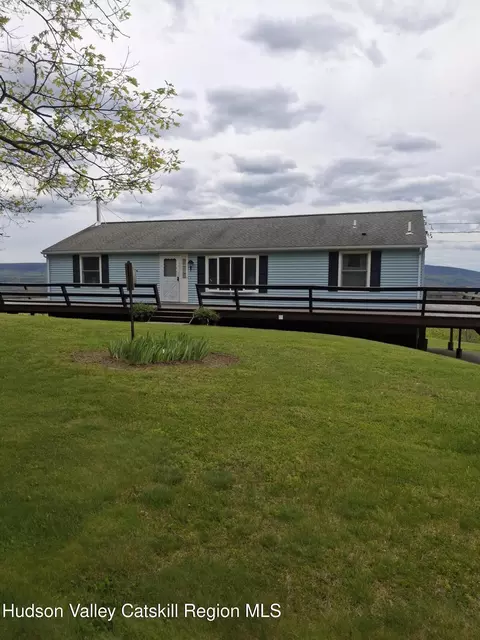 9 J J Rd, Kerhonkson, NY 12446