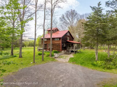 348 Libertyville Rd, New Paltz, NY 12561