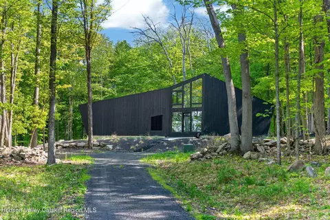 400 N Elting Corners Rd, Highland, NY 12528