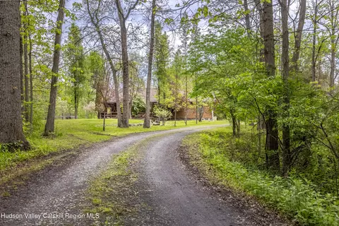 213 Huguenot St, New Paltz, NY 12561