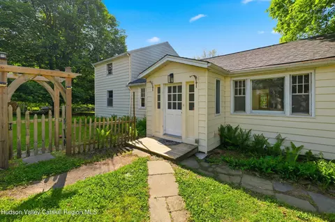 261 Sawdust Ave, Cottekill, NY 12419