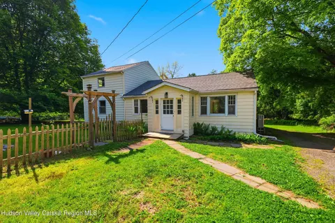 261 Sawdust Ave, Cottekill, NY 12419