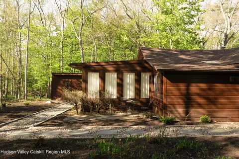 276 Chestnut Hill Rd, Woodstock, NY 12498