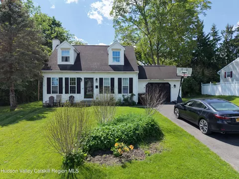 27 Ridge Rd, Ravena, NY 12143