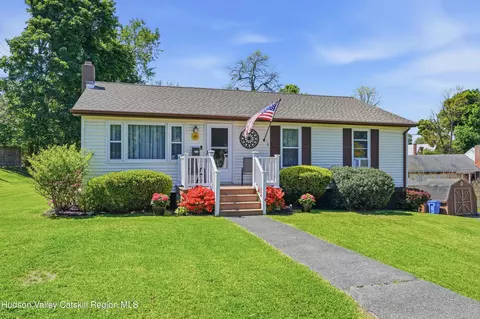 113 W Chestnut St, Kingston, NY 12401