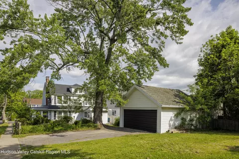 2 Jenkins Pkwy, Hudson, NY 12534