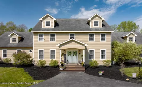 20 Stony Knl, North Chatham, NY 12132