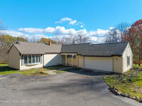 200 Hinrichsen Heights Rd, Coxsackie, NY 12051