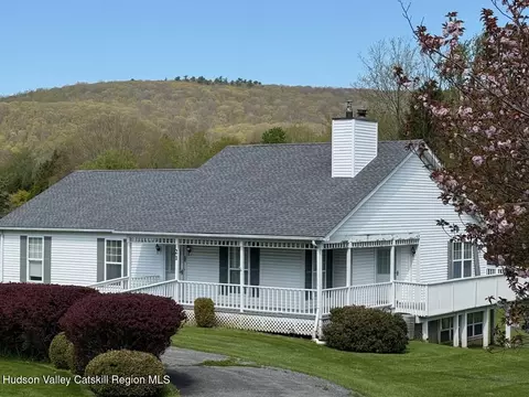 21 Ohandley Dr, Amenia, NY 12501