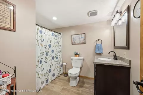 Bath - 68 Ridge Rd, Wallkill, NY 12589 photo 3 of 4