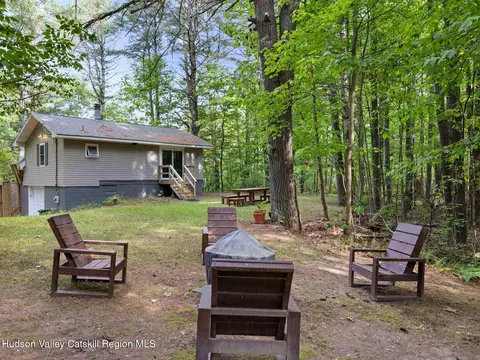 44 Pine Creek Dr, Catskill, NY 12414