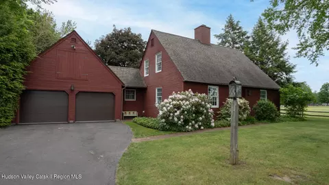 32 Sunset Ave # A, Kinderhook, NY 12106