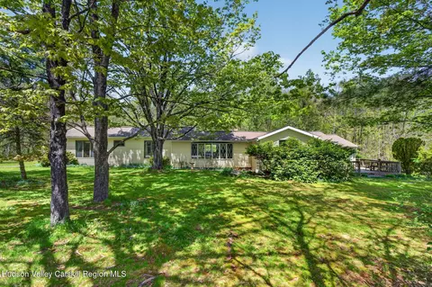 689 Old Rd, East Windham, NY 12439