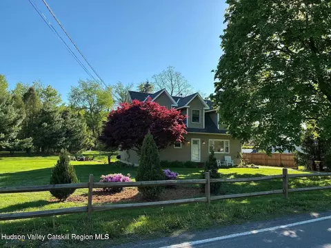 37 Garage Place Rd, Ghent, NY 12075