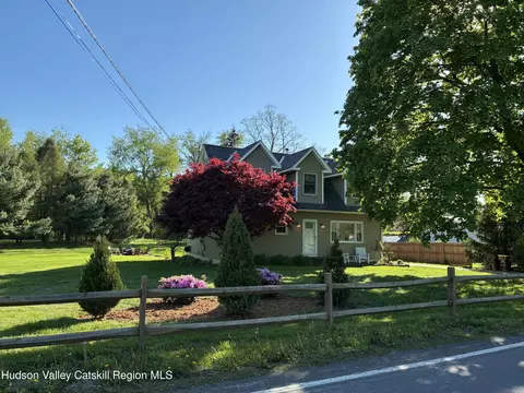 37 Garage Place Rd, Ghent, NY 12075