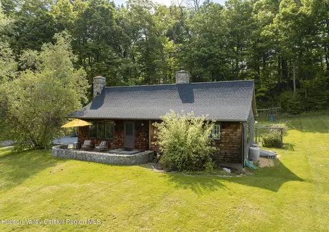 3881 Us 44 Rte, Millbrook, NY 12545
