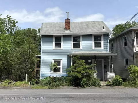 51 Hill St, Saugerties, NY 12477