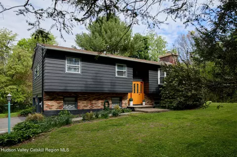 3 Tiiu Dr, New Paltz, NY 12561