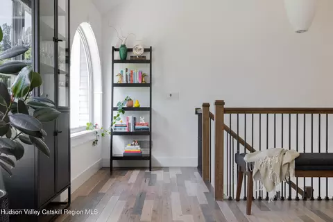 Entry Way - 25 Maple Hill Rdg, Red Hook, NY 12571 photo 2 of 3