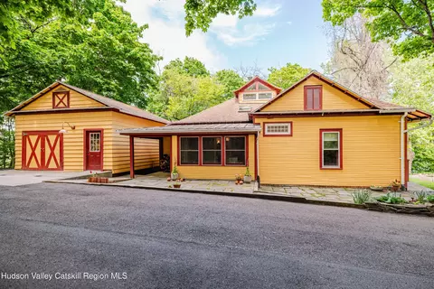 4 1st St, Castleton On Hudson, NY 12033