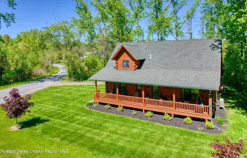 6 Debbie Dr, Athens, NY 12015