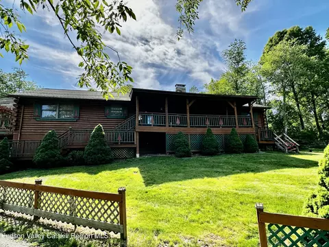 11 Cuomo Dr, Highland, NY 12528