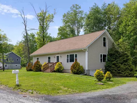 21 Pine St, West Hurley, NY 12491