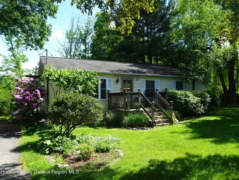 4 Ebs Ln, Athens, NY 12015