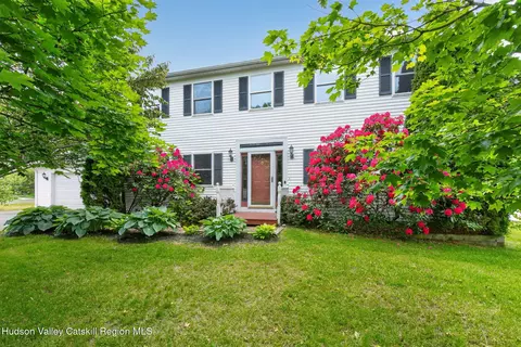 6427 Peters Ln, Valatie, NY 12184