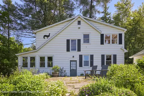 7 Blum Rd, Ghent, NY 12075