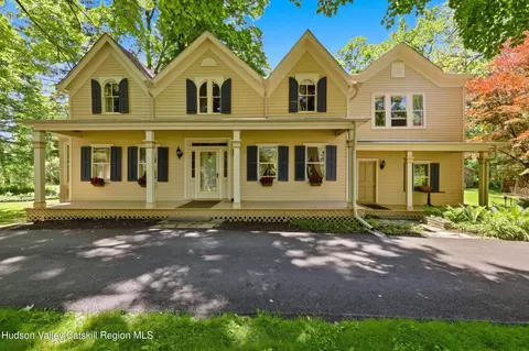 118 Maple Hill Dr, Rosendale, NY 12472