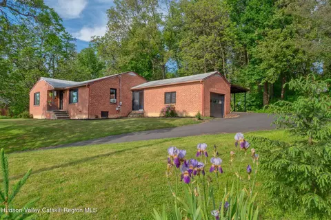 391 Joys Ln, Hurley, NY 12443