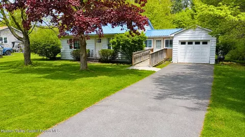 752 Old Route 23, Acra, NY 12405