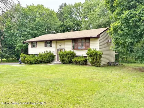 85 N Putt Corners Rd, New Paltz, NY 12561