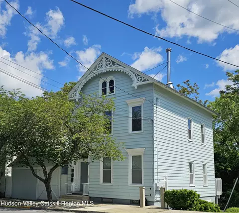 358 State St, Hudson, NY 12534