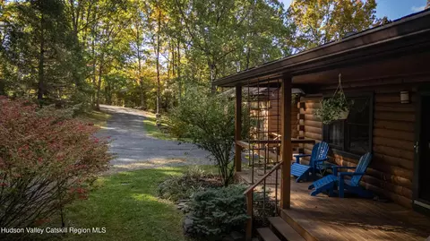 14 Meachers Attean Ln, Germantown, NY 12526