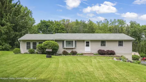 19 Viewmont Rd, Craryville, NY 12521