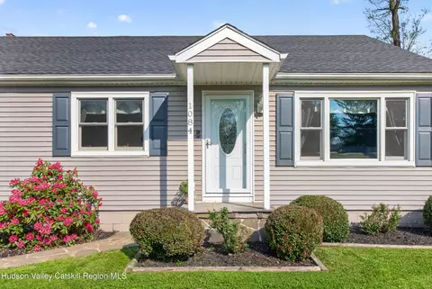 Exterior - 1084 Codwise St, Kingston, NY 12401 photo 3 of 9