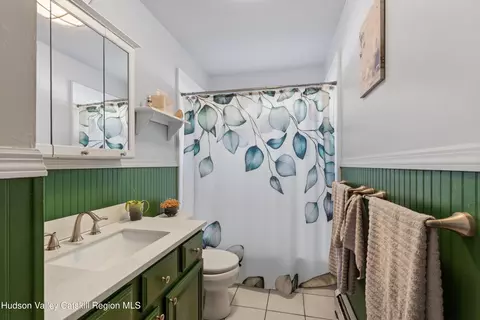 Bath - 1084 Codwise St, Kingston, NY 12401 photo 1 of 2