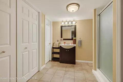 Bath - 1084 Codwise St, Kingston, NY 12401 photo 2 of 2