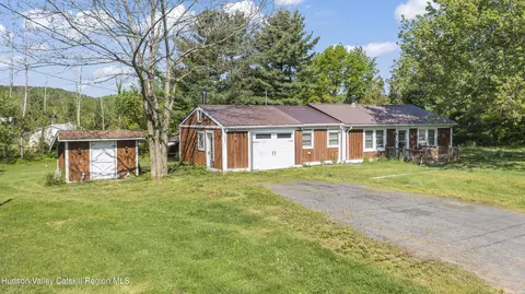379 School Hill Rd, Hannacroix, NY 12087