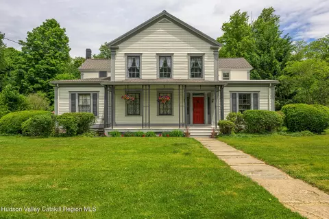 24 Albany Ave, Kinderhook, NY 12106