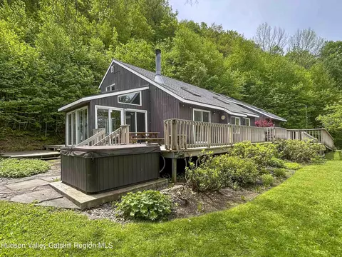620 Mohican Trl, Pine Hill, NY 12441