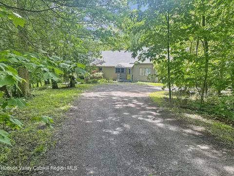 148 John Carle Rd, Saugerties, NY 12477