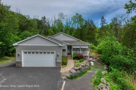 720 Sleepy Hollow Rd, Athens, NY 12015
