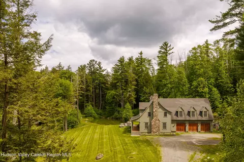 300 Dugway Rd, Chatham, NY 12037