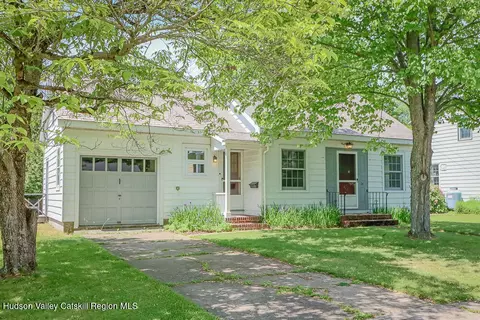 26 Houseman Ave, Chatham, NY 12037