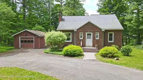 18 Elting Ln, Bearsville, NY 12409